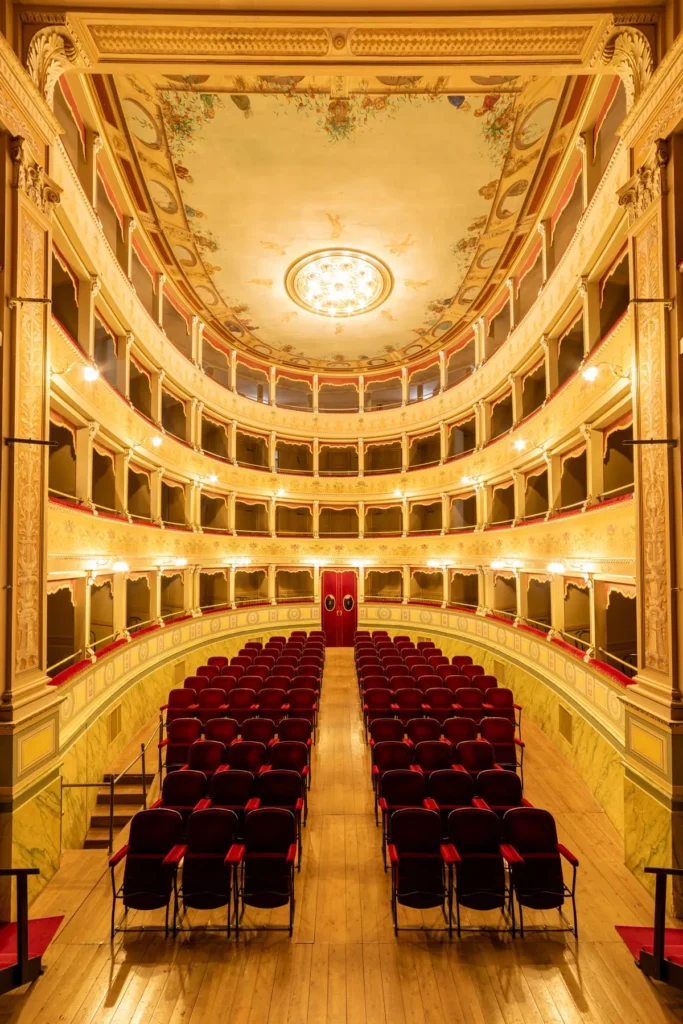 La sala vista dal palcoscenico
